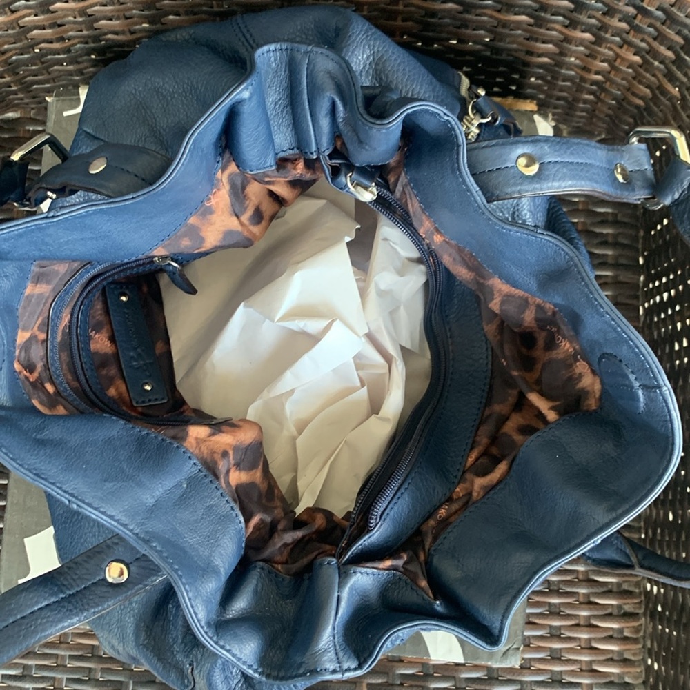 B Makowsky Women Leather Shoulder Bag - Picture 12 of 16
